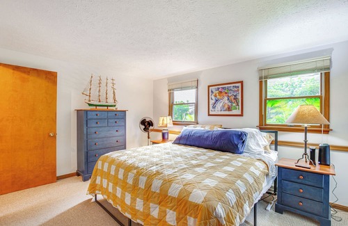 Hanoverton Maison | Guilford Lake Retreat w/ Dock & Kayaks!