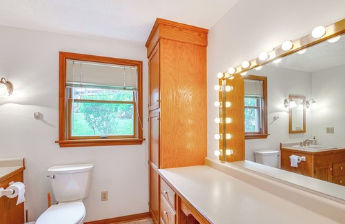 Hanoverton Maison | Guilford Lake Retreat w/ Dock & Kayaks!