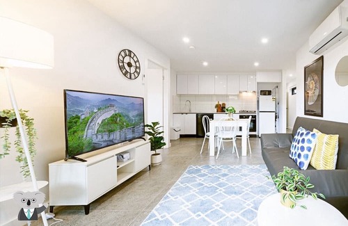 Cremorne Appartement | KozyGuru | Cremorne | Walking distance to Station