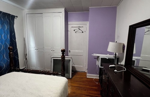 Hartford Maison | Charming 3-bedroom house with WiFi and AC in Hartford