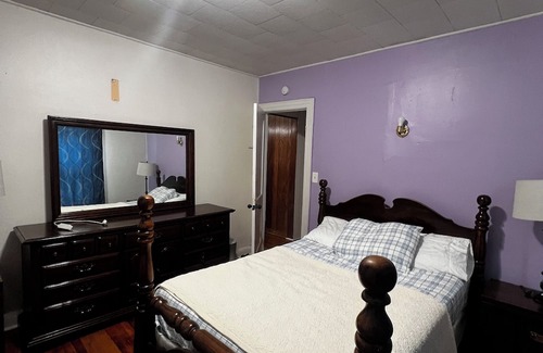 Hartford Maison | Charming 3-bedroom house with WiFi and AC in Hartford