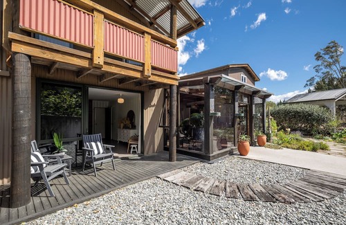 Brightwater Maison | Higgs Rest in Tasman - central location to national parks, dog friendly