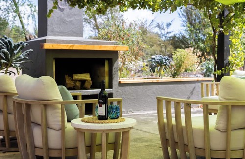 Brightwater Maison | Higgs Rest in Tasman - central location to national parks, dog friendly