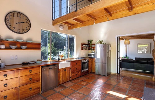 Brightwater Maison | Higgs Rest in Tasman - central location to national parks, dog friendly