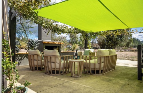 Brightwater Maison | Higgs Rest in Tasman - central location to national parks, dog friendly