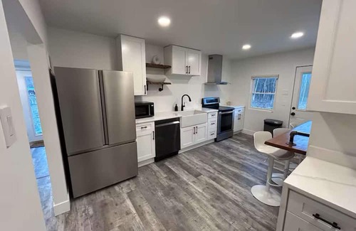 Turnersville Maison | Unique Glamping Experience w/Private Bathroom