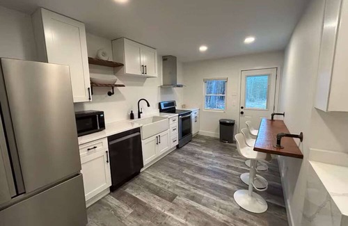 Turnersville Maison | Unique Glamping Experience w/Private Bathroom