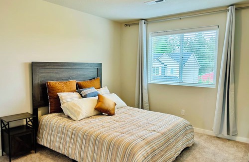 Pleasant Valley Maison | New home in new neighborhood, near Legacy Salmon Creek Hospital & WSU campus