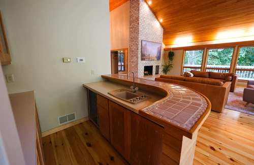Lansing Maison | LNSNG VISTA I River + Trails