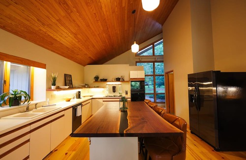 Lansing Maison | LNSNG VISTA I River + Trails