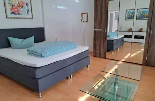 Arzl Appartement | Apartment 'Sonnige Wohnung In Innsbruck-Arzl' with Mountain View, Private Terrace and Wi-Fi