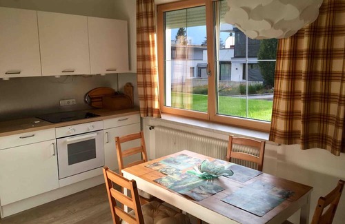Arzl Appartement | Apartment 'Sonnige Wohnung In Innsbruck-Arzl' with Mountain View, Private Terrace and Wi-Fi