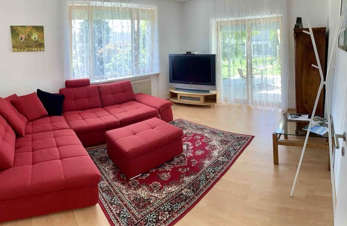 Arzl Appartement | Apartment 'Sonnige Wohnung In Innsbruck-Arzl' with Mountain View, Private Terrace and Wi-Fi