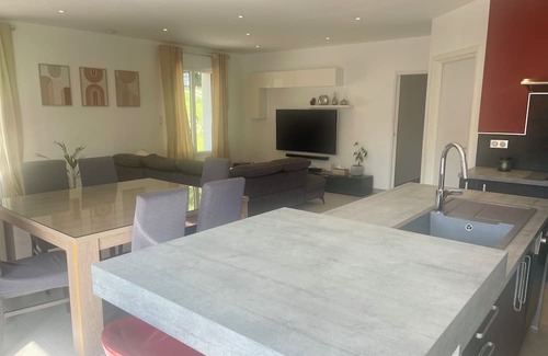Maurens Maison | Maison Moderne à la Campagne, Climatisée, Piscine Chauffée Privative