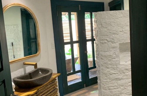 Dinalupihan Villa | Villa Amuntai with Pool &Jacuzzi