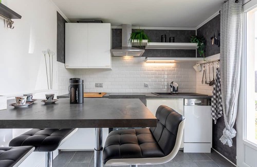 La Ferriere Appartement | Apartment 'Appt Rez-de-jardin Salle De Réunion' with Garden and Wi-Fi