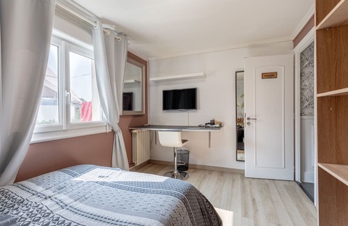 La Ferriere Appartement | Apartment 'Appt Rez-de-jardin Salle De Réunion' with Garden and Wi-Fi