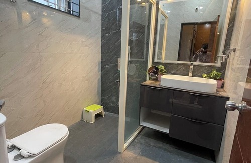 Chanda Nagar Appartement | Luxurious Garden-View Duplex in Hyderabad,4-bedroom with AC, WIFI
