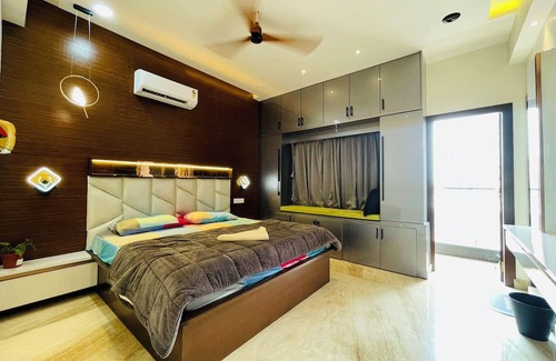 Chanda Nagar Appartement | Luxurious Garden-View Duplex in Hyderabad,4-bedroom with AC, WIFI