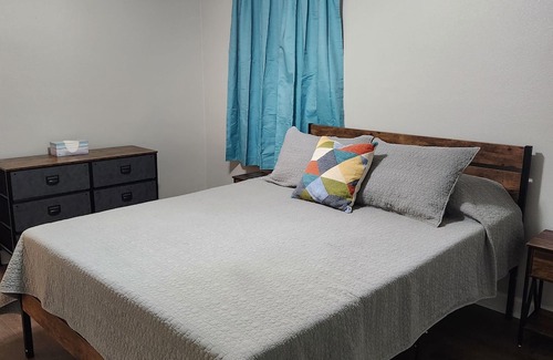 Denham Springs Maison | Simply Stay sleeps up to 8 people and is conveniently located right off the I-12