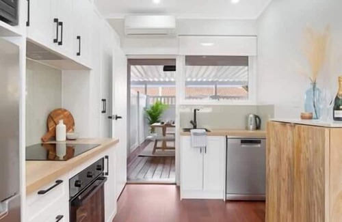 Christies Beach Appartement | The Elements: WATER | Apartment Four