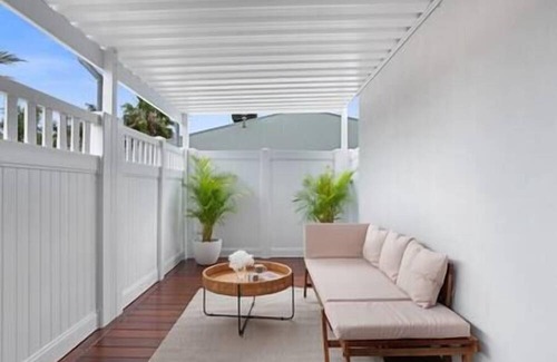 Christies Beach Appartement | The Elements: WATER | Apartment Four