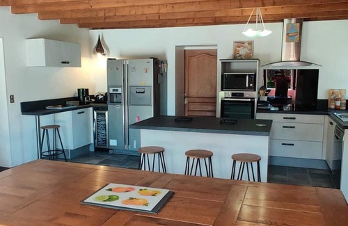 Thevet-Saint-Julien Maison | Holiday Home 'La Pouzerie' with Private Pool, Private Terrace and Wi-Fi