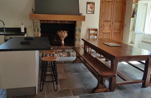 Thevet-Saint-Julien Maison | Holiday Home 'La Pouzerie' with Private Pool, Private Terrace and Wi-Fi
