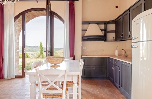 Toiano Appartement | Apartment 'Il Fienile II' with Shared Pool, Private Garden and Wi-Fi