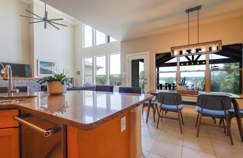 Leon Junction Maison | Stunning 5 bedroom with lake access