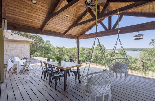 Leon Junction Maison | Stunning 5 bedroom with lake access