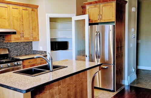 Fort St. John Maison | Family-size Spacious Executive Duplex