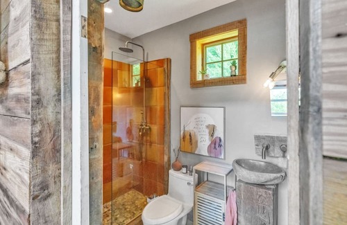 Independence Maison | NEW LISTING! Mountain Cabin: Vintage Charm Meets Modern Luxury by RedAwning