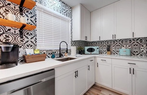 University Hills and Windsor Park Maison | Cutest Little House in Texas! Vintage Inspired Remodel ACL-COTA-MUELLER
