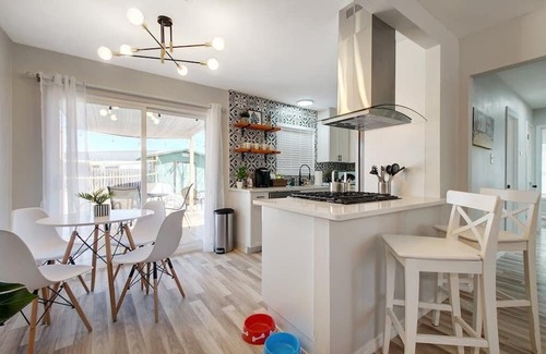 University Hills and Windsor Park Maison | Cutest Little House in Texas! Vintage Inspired Remodel ACL-COTA-MUELLER
