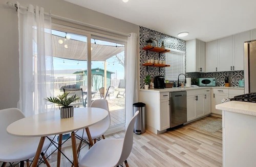 University Hills and Windsor Park Maison | Cutest Little House in Texas! Vintage Inspired Remodel ACL-COTA-MUELLER