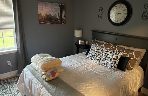 Canton Maison | 4500 Sq ft Large 5 Bedroom 4 Bath Home Close to Colleges