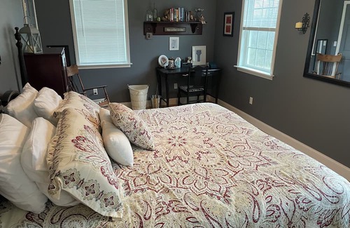 Canton Maison | 4500 Sq ft Large 5 Bedroom 4 Bath Home Close to Colleges