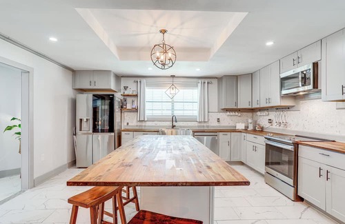 Burnside Maison | Group Getaway in Gonzales ~ 25 Mi to Baton Rouge!