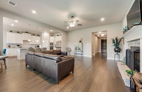 Keene Maison | Classy 2334 square foot Luxurious Home