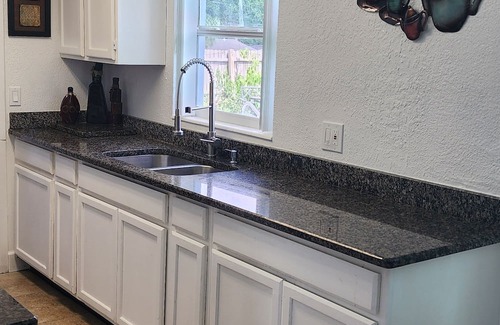 Northwest Orlando Maison | Spacious home with extra large pool, water falls and centraly located.nn