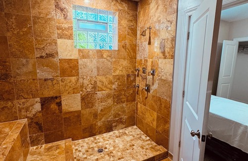 Bridgeport Copropriété | Spacious 5-bedroom 4-bath condo with Fireplace, Patio and WiFi in Chicago