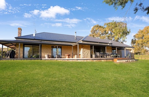 Mansfield Maison | Macs 75 - Luxurious Farm Getaway
