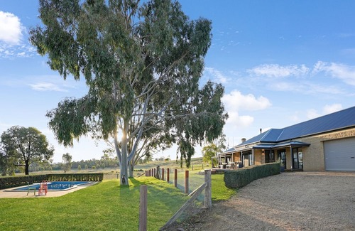 Mansfield Maison | Macs 75 - Luxurious Farm Getaway