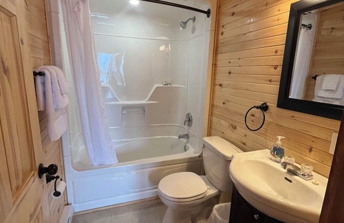Sandringham Cabine | Adaline's Cottage at Sandringham