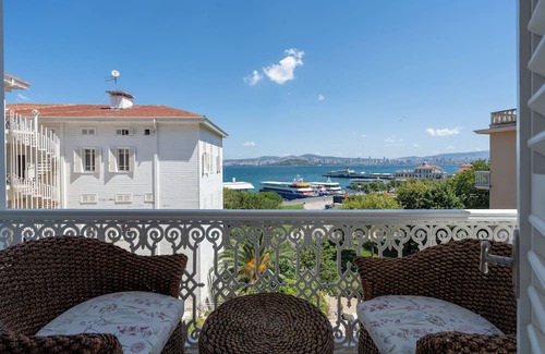 Adalar Appartement | A luxury palace apartment with an amazing sea view in Princess Islands