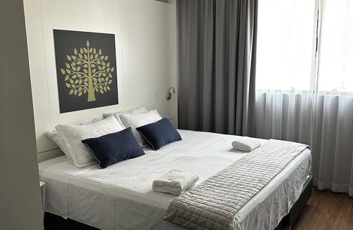 Agua Verde Appartement | Studio completo no Batel, com cozinha, Wi-Fi e mesa para trabalho/refeições