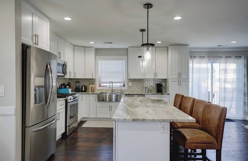 Morgan Maison | 4-bedroom House with Ocean View near NYC Train, Ferry, Waterfront with WiFi, AC