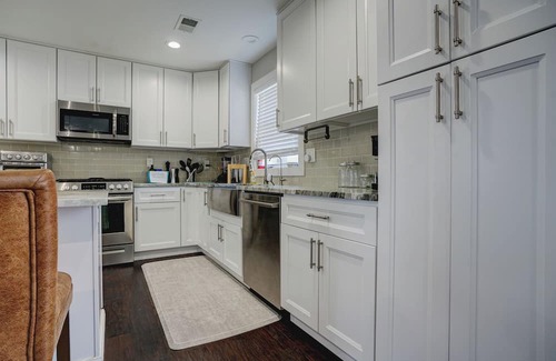 Morgan Maison | 4-bedroom House with Ocean View near NYC Train, Ferry, Waterfront with WiFi, AC