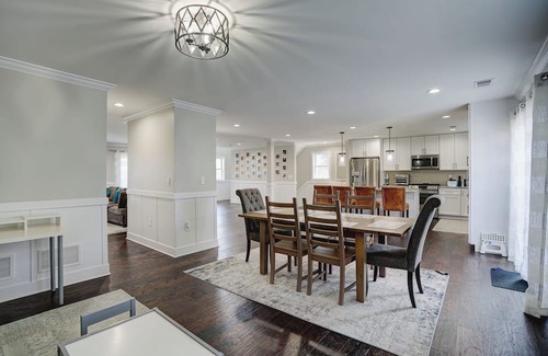 Morgan Maison | 4-bedroom House with Ocean View near NYC Train, Ferry, Waterfront with WiFi, AC